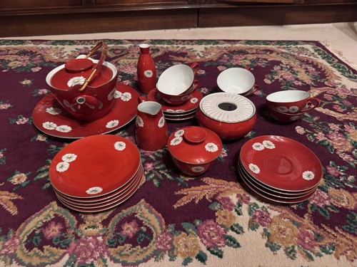 Noritake red daisy teeservice - noritake,